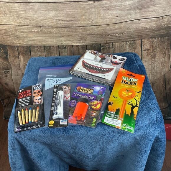 Halloween special lot #8 with various Halloween supplies - Picture 1 of 6